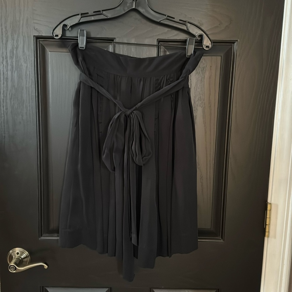 Elie Tahari skirt. Cupro fabric but feels like raw silk size 12